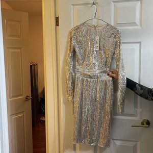 Matching set crop top and high waisted skirt